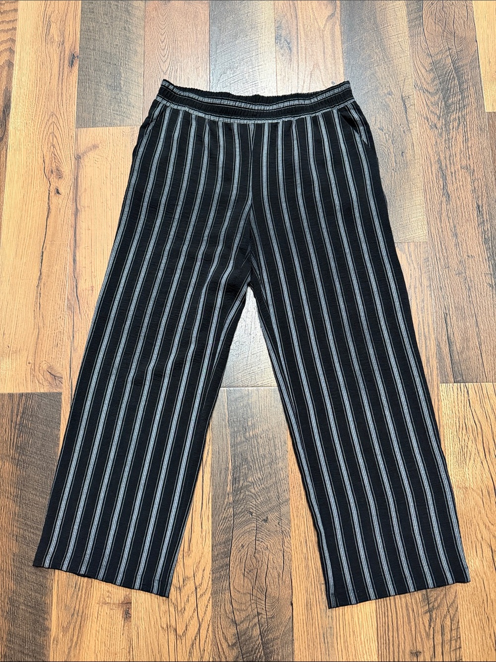 Women NYCC Black and Silver Striped Pull-On Pants Large